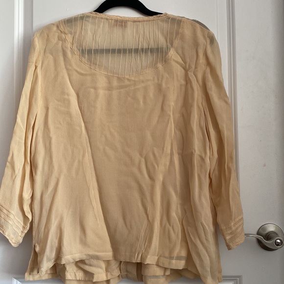April Cornell blouse. Size large, ivory in colour. - Picture 2 of 4